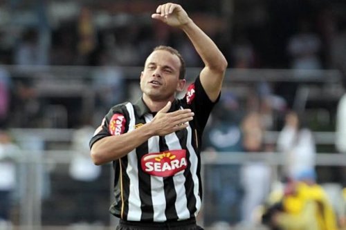 Sem Neymar, Santos busca reencontro com vitória