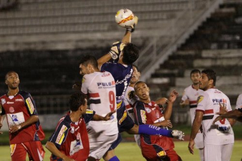 Penapolense perde, sai do G-8 e técnico cai