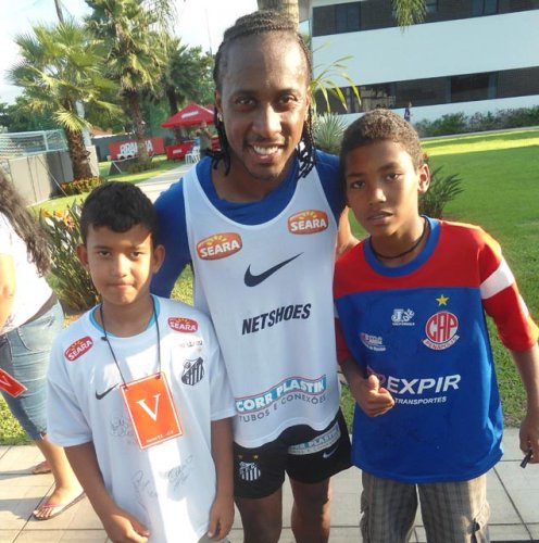 Jovens promessas do futebol fazem testes no Santos