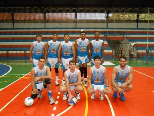 Vôlei estreia em competições regionais