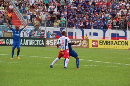 Penapolense empata e adia classificação