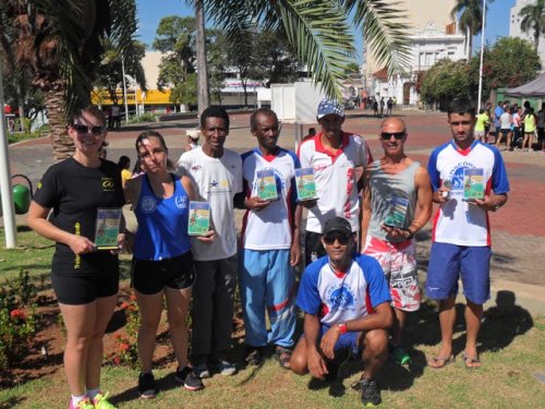 Penapolenses participam da Corrida Pedestre do Trabalhador em Olímpia