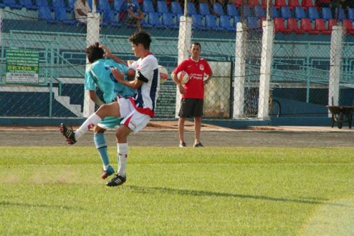Sub-20 tenta arrancada neste domingo
