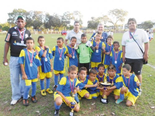 Luiziânia conquista o título da Categoria Sub-9 do Futebol Menor