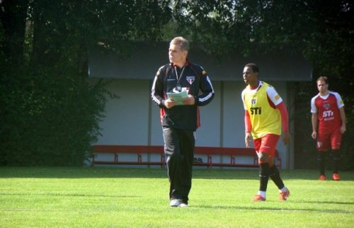 Paulo Autuori exige foco no Vitória