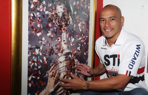 Jadson e Clemente Rodríguez treinam entre titulares do SP