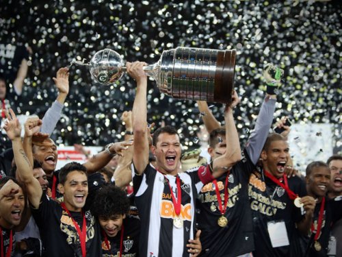 Primeira Libertadores do Atl&eacute;tico faz Brasil igualar a marca argentina