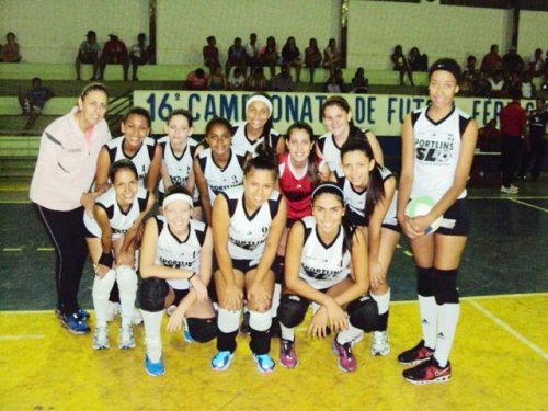 Vôlei feminino conquista vitórias