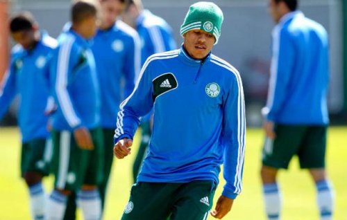 Kleina escala titulares e Leandro é única dúvida