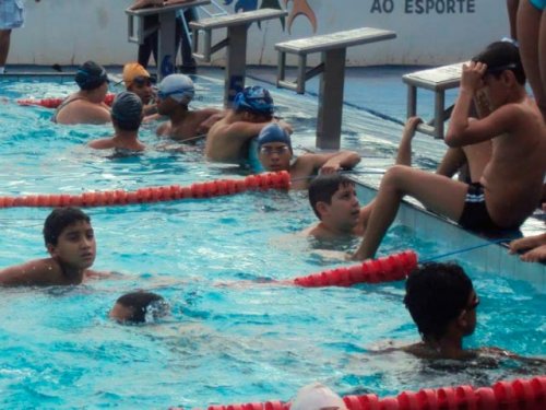 Nadadores participam de etapa em Lins