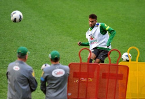 Neymar treina normalmente, e Hulk retoma a condição de titular
