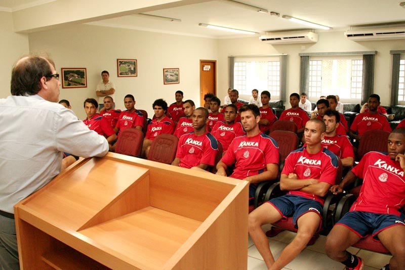 Comissão técnica é apresentada ao elenco