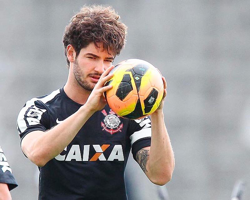 Pato continuará no banco contra o Fluminense