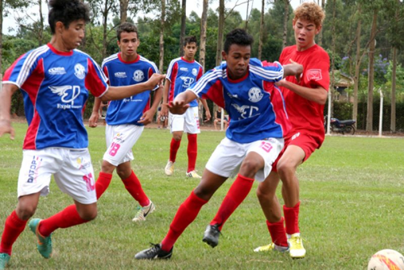 Futebol Sub-15 vence amistoso