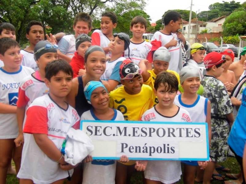 Atletas de Natação participam de festival em Pompéia