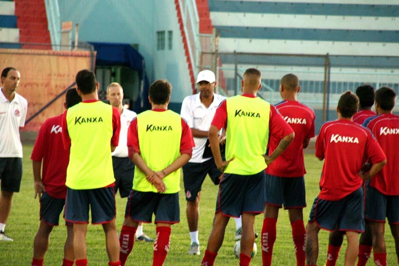 Penapolense apresenta cinco reforços