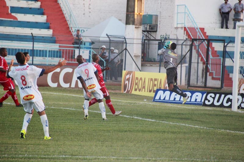 Penapolense vence com dois gols de Creu