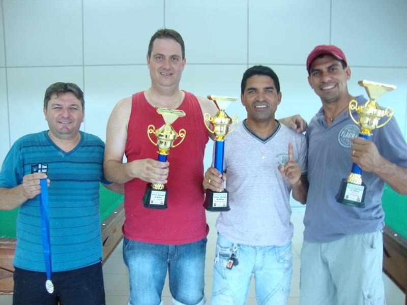 Zezinho vence Torneio de Bilhar