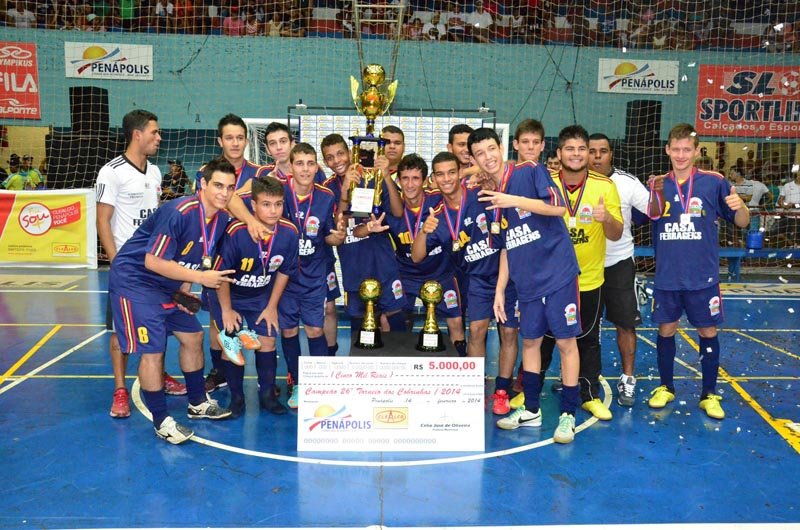 Com ginásio lotado, Cobras e Cobrinhas definem campeões