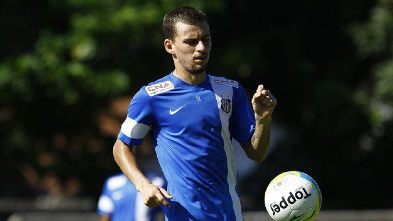 Lucas Lima se destaca em treino e deve herdar vaga de Geuvânio