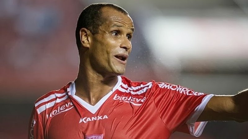 Prestes a completar 42 anos, Rivaldo anuncia aposentadoria dos gramados