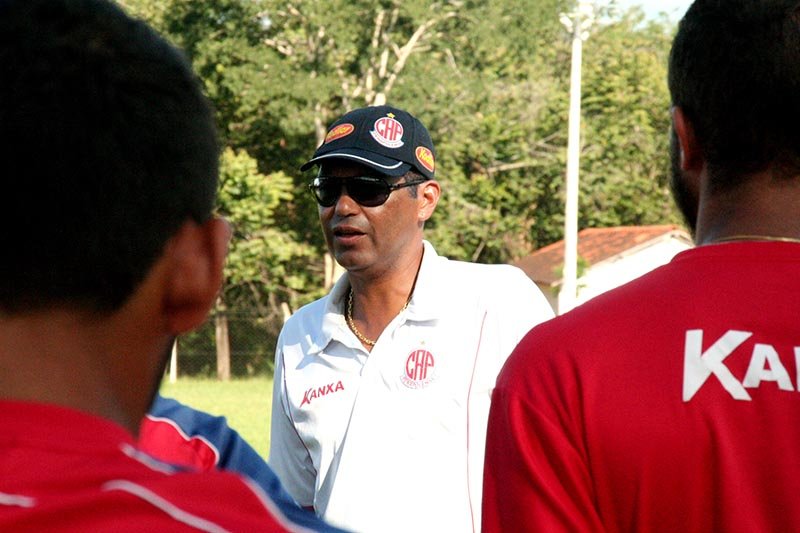 Narciso ainda acredita na vaga na Série D
