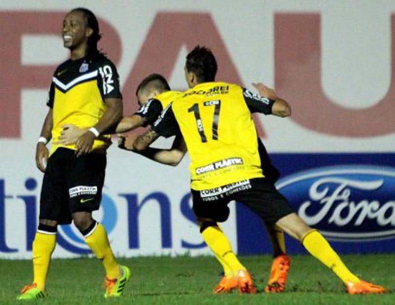 Santos tenta eliminar zebra