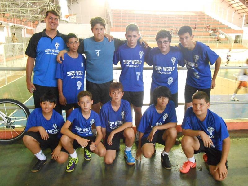 Handebol joga em Pereira Barreto