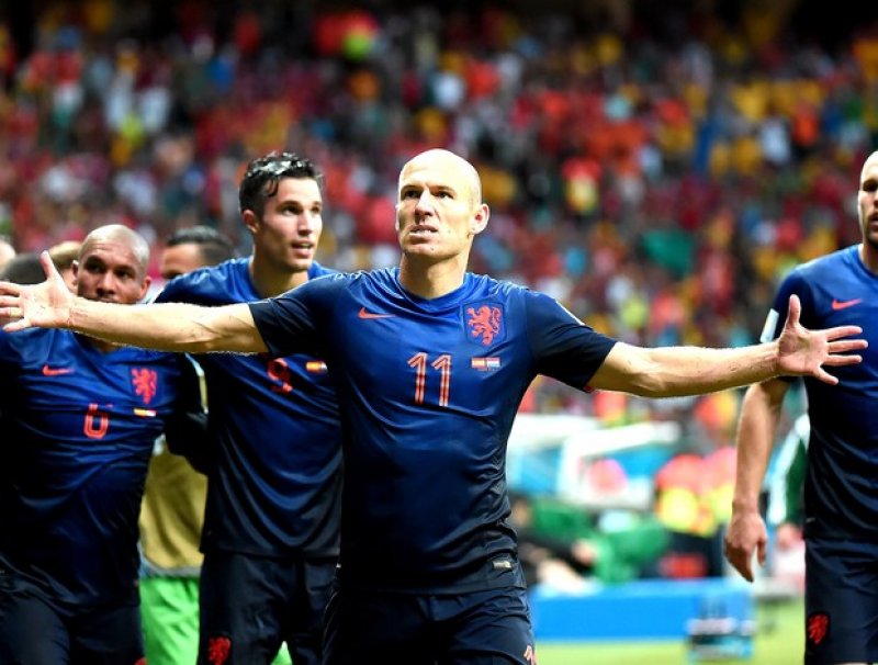 Holanda se vinga da final de 2010 e faz 5 a 1 na Espanha