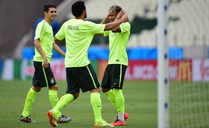 Felipão minimiza possível desfalque de Hulk contra o México