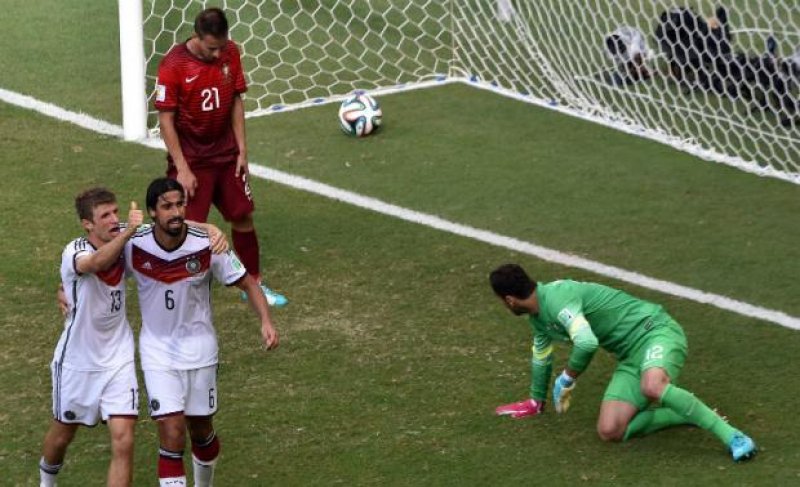 Muller ofusca Cristiano Ronaldo e lidera goleada alemã sobre Portugal