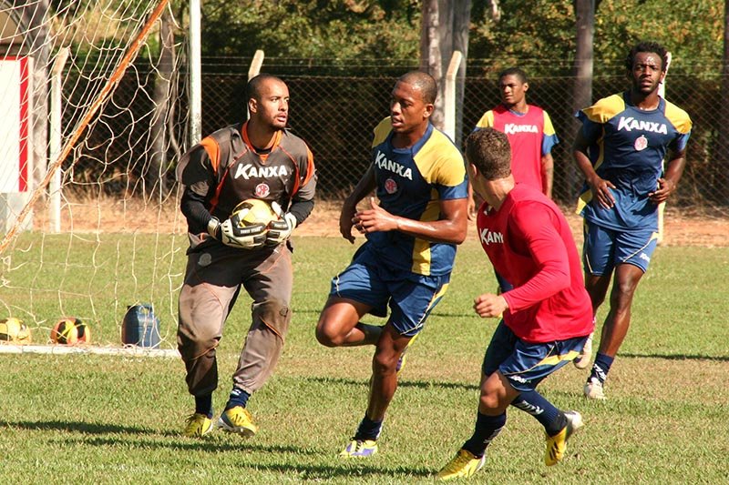Penapolense pode acertar com lateral e zagueiro