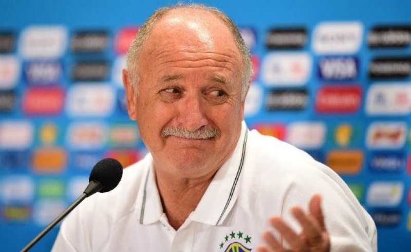 Felipão esconde time e não garante Daniel Alves