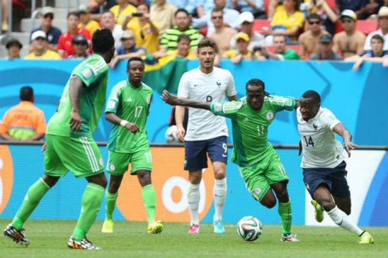 França pressiona no fim, derrota Nigéria e garante vaga nas quartas
