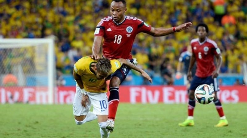 Severa com Suárez, Fifa tem opção de punir Zúñiga por vídeo