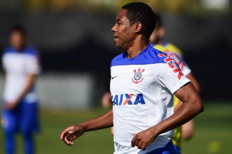 Elias aparece com registro na CBF e está pronto para encarar o Inter