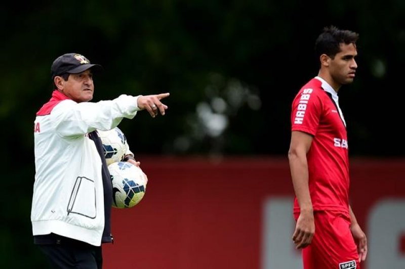 Sem surpresas, Tricolor encerra preparação para jogo contra a Chapecoense esta tarde