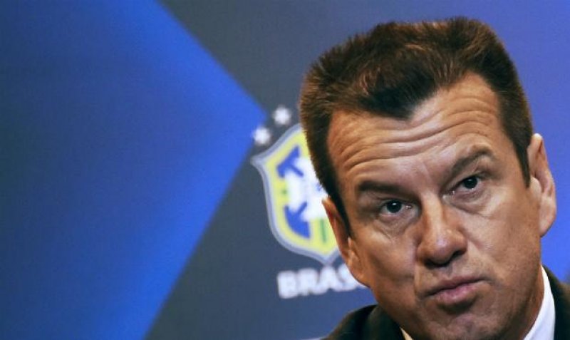 Dunga contesta rejeição usando números de sua primeira passagem