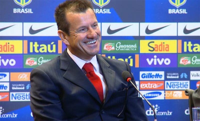 Dunga reinicia trabalho com remanescentes da Copa