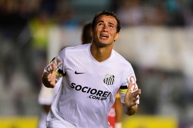 Damião será titular e espera convencer Oswaldo