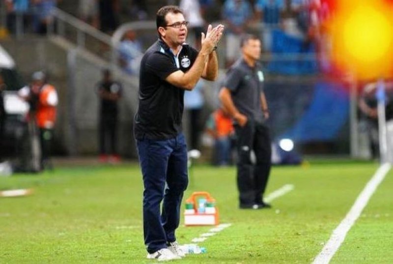 Enderson Moreira é o novo técnico do Santos