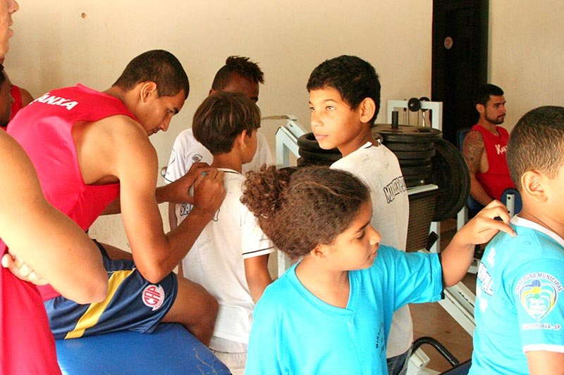 Alunos visitam o CT do Penapolense