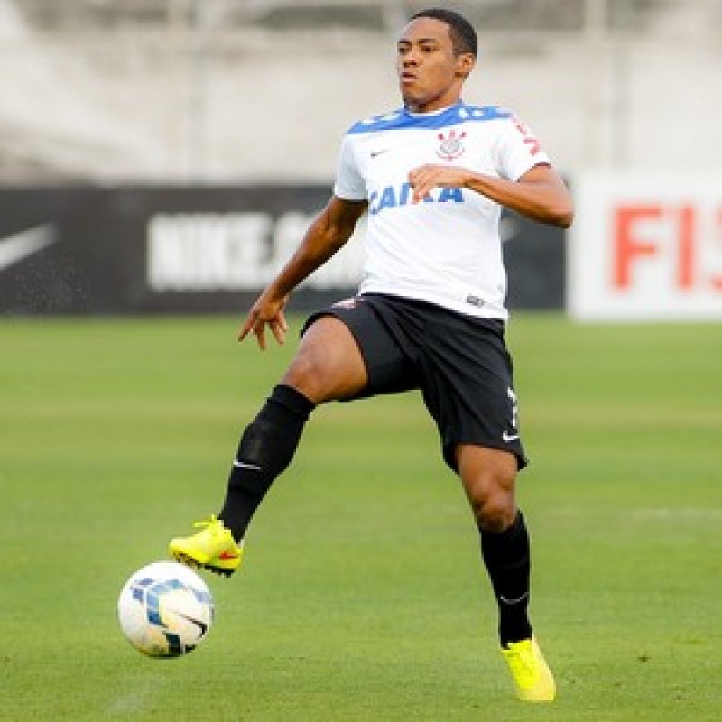 Elias reforça o Timão contra o Figueirense