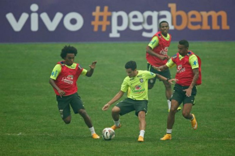 Brasil treina com Elias no meio para pegar a Argentina na China