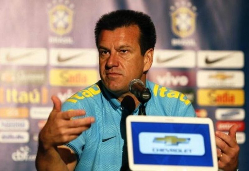Dunga convocará atletas para amistosos em novembro