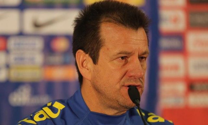 Amistoso: Dunga surpreende e confirma Diego Alves no gol e Luiz Adriano no ataque