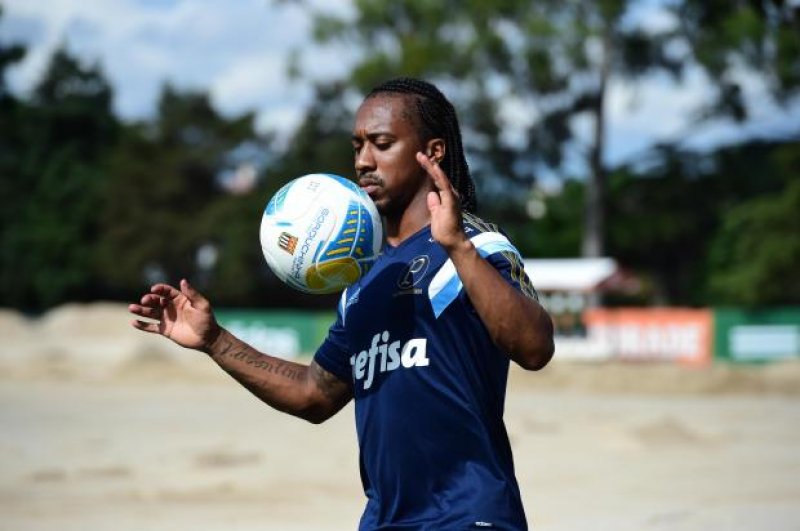 Zé Roberto joga, mas estreia de Arouca é adiada para dia 28