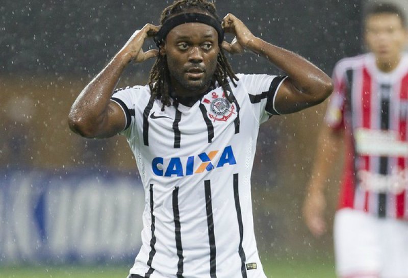Vagner Love recebe primeira chance como titular