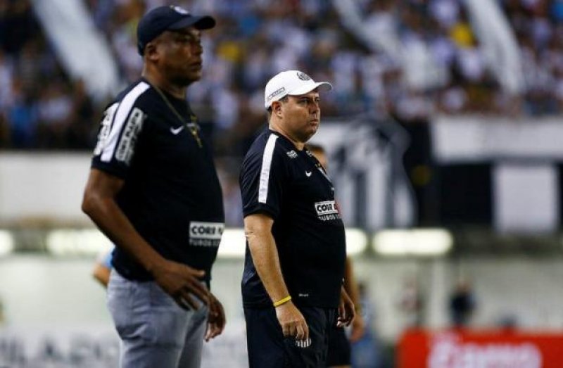 Após ouvir "clamor", Santos efetiva Marcelo Fernandes como técnico