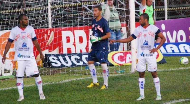 Penapolense goleia e garante vice-liderança